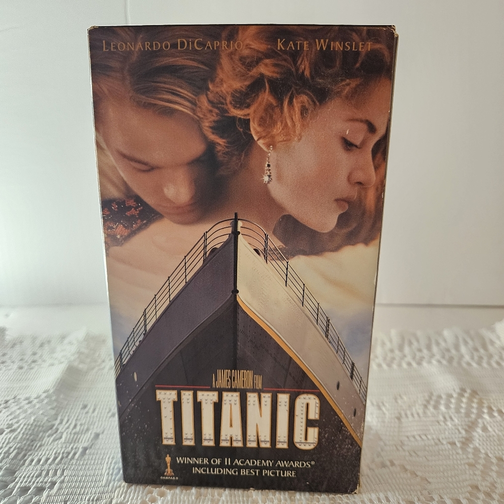 Titanic 1997 Movie VHS 2 Cassette Box Set Leonardo Dicaprio Kate Winslet 194 Min